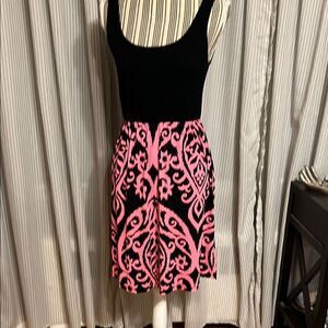 Chic Black and Pink Patterned Dress